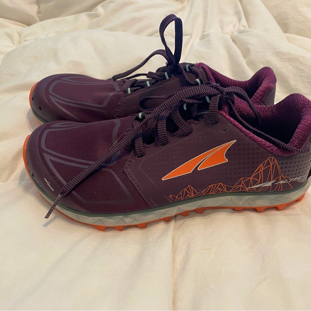 Women’s Altra Trail Running Shoe Superior 4, Size 7